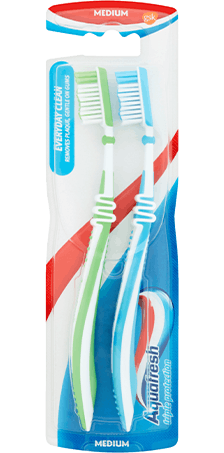 Aquafresh Everyday Clean medium toothbrush in green/white colour combination with Aquafresh colors on the packaging. Aquafresh Everyday Clean medium toothbrush in green/white colour combination with Aquafresh colors on the packaging.