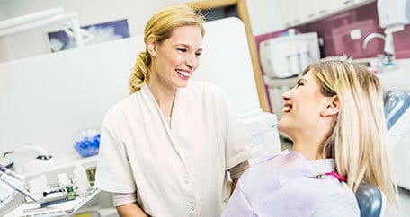 woman talking to a doctor | Dry Mouth Diagnosis woman talking to a doctor | Dry Mouth Diagnosis