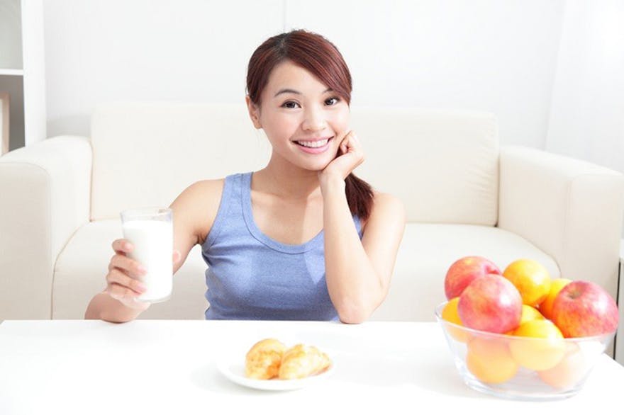 Lady_drink_a_glass_of_milk Lady_drink_a_glass_of_milk