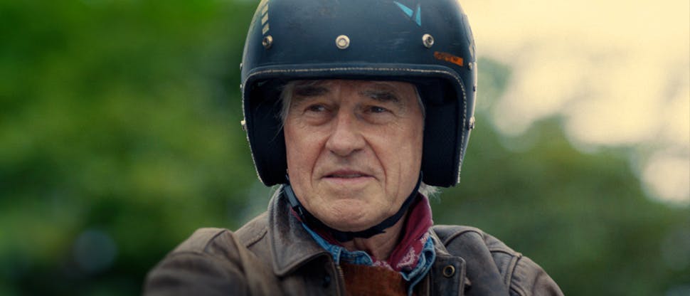 Ben mit Motorradhelm