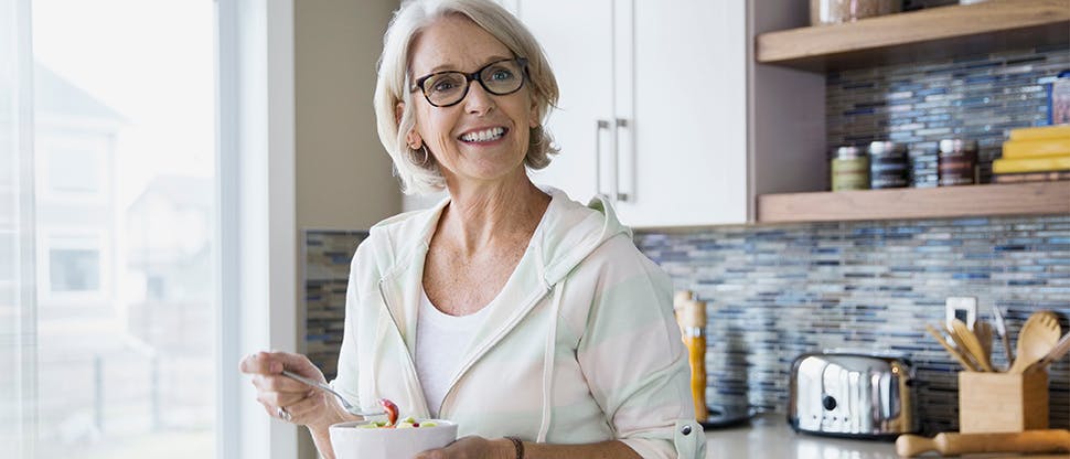 Femme dans une cuisine