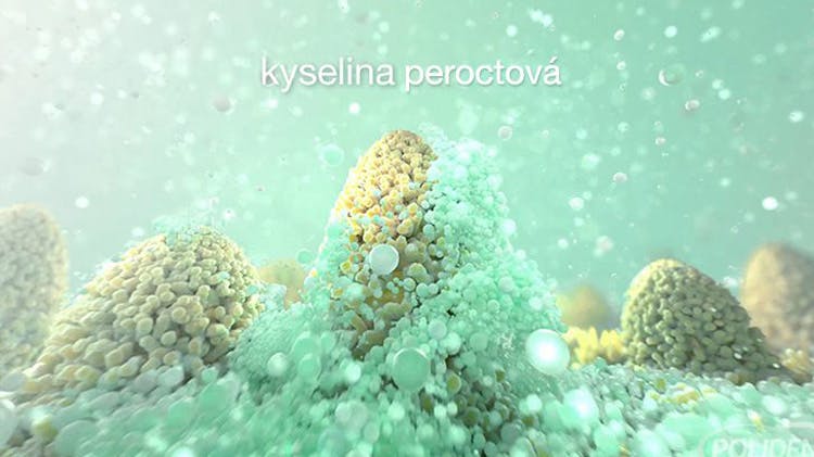Pôsobenie čistiacich tabliet na zubné náhrady – snímka z videa