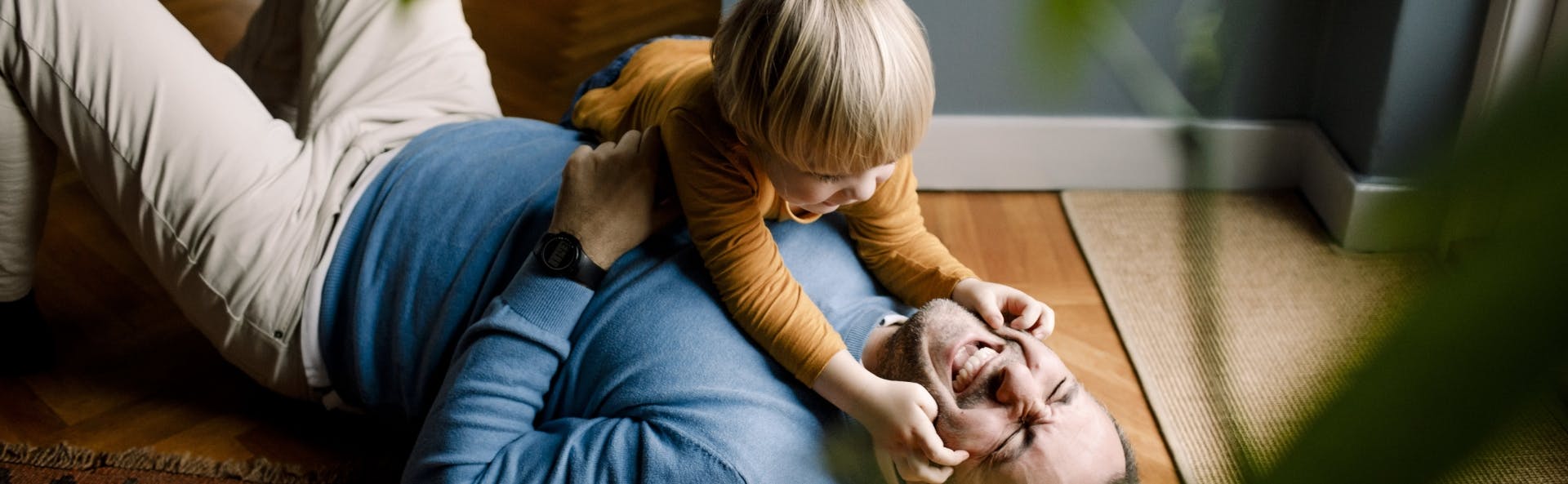 Dad and his kid playing on the floor