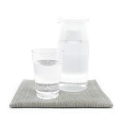 Jarra y vaso de agua. Jarra y vaso de agua.