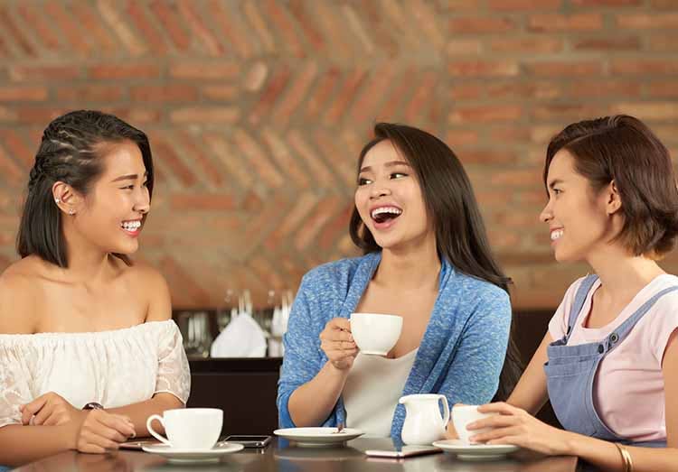 3 friends chatting 3 friends chatting