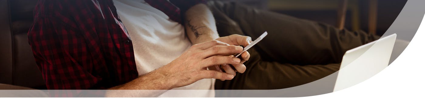 Encabezado de hombre con teléfono Encabezado de hombre con teléfono