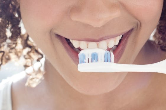 electric toothbrush cause sensitive teeth