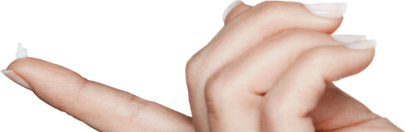 Une dose d'Abreva sur le bout du doigt d'une femme Une dose d'Abreva sur le bout du doigt d'une femme