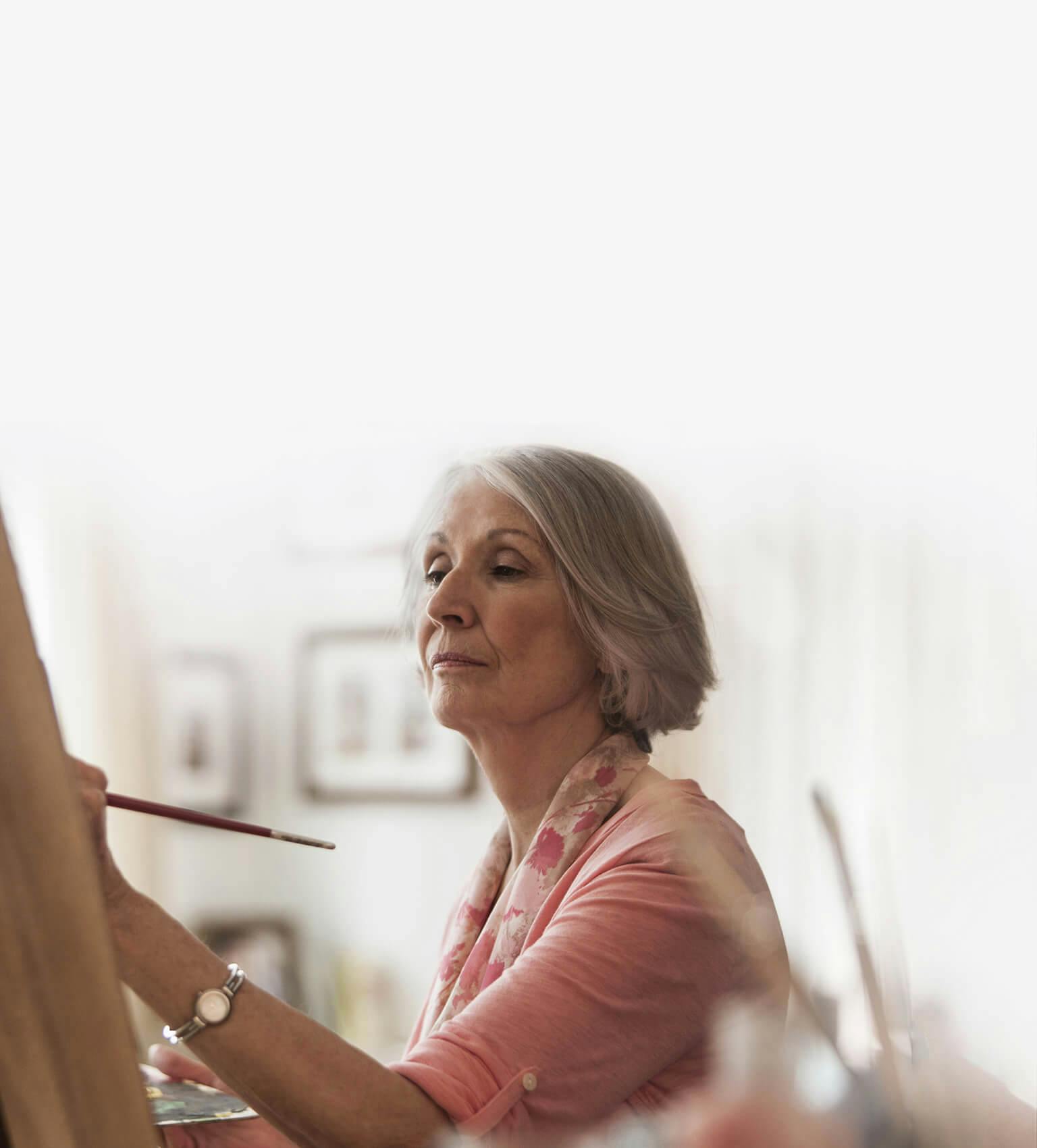 Imagen de mujer pintando Imagen de mujer pintando